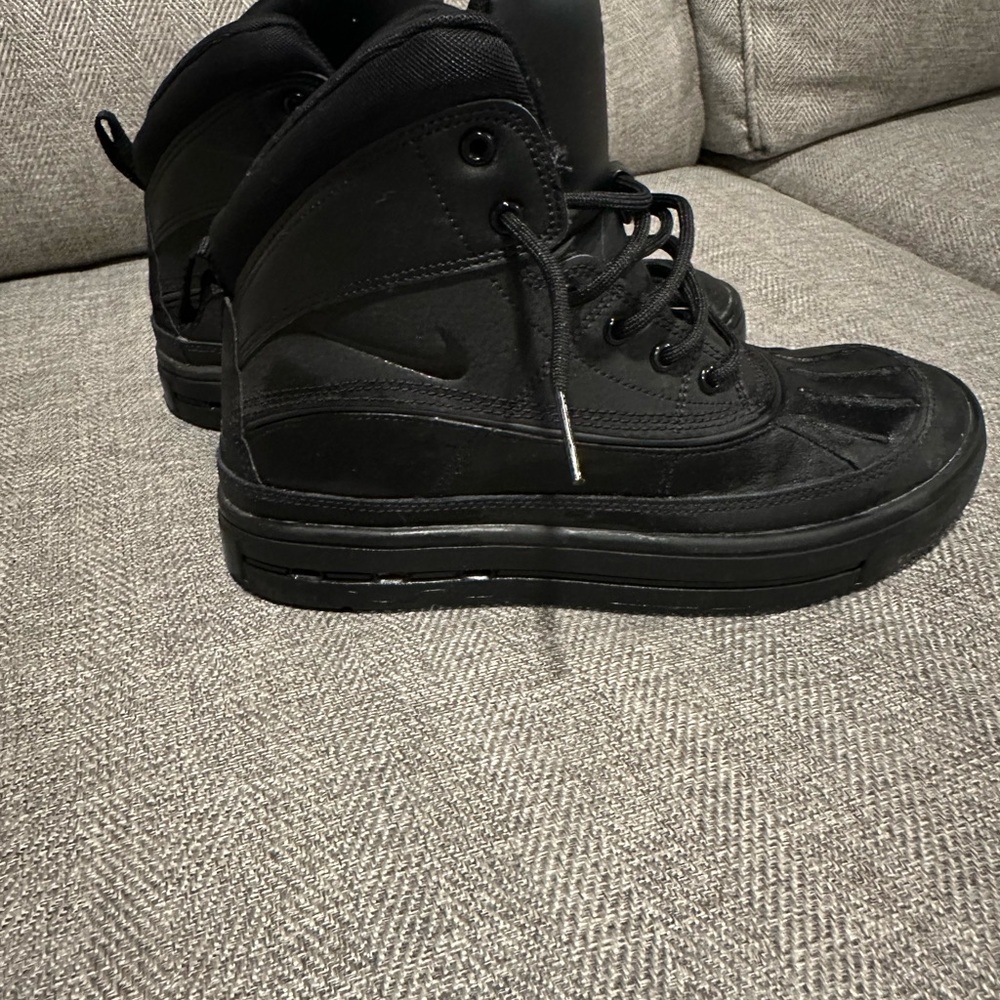 Nike Black boots youth